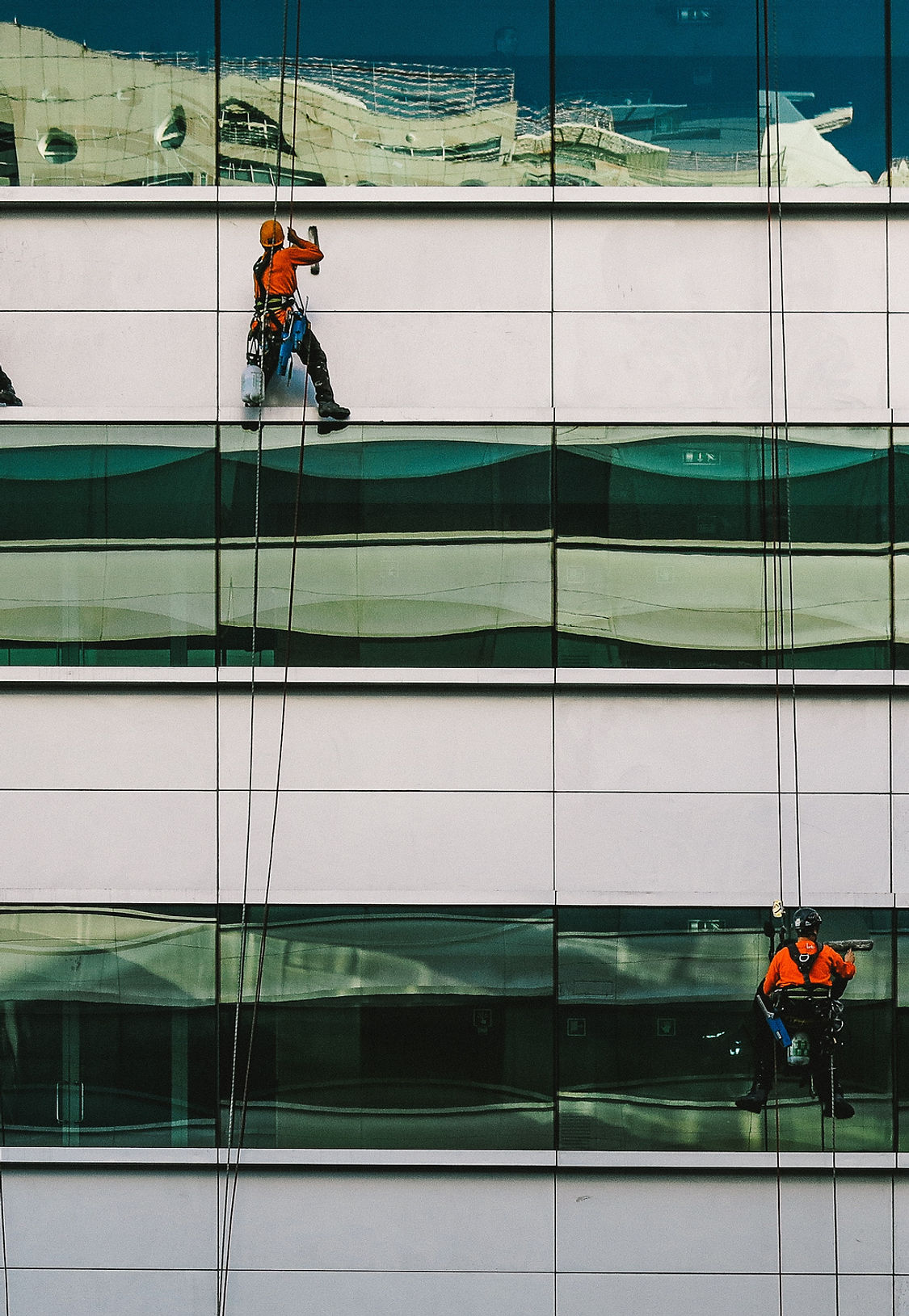 Exterior high-rise glass cleaning